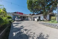 RedDoorz Syariah @ Jl Raya Sukabumi Hotel di Kadudampit