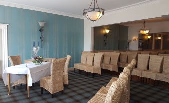 Gwesty'r Marine Hotel & Spa