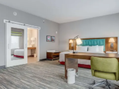 Hampton Inn and Suites by Hilton Cincinnati Midtown Rookwood