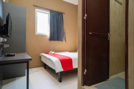 RedDoorz Near Wisata Paribendo Lawang Отели в г. Purwosari