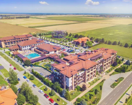 Caramell Premium Resort Superior Hotels in Buk