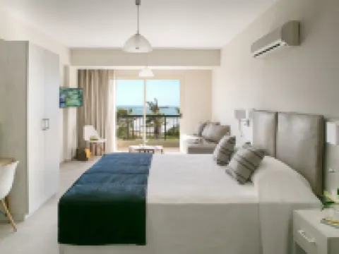 Louis Paphos Breeze Hotels in Chloraka