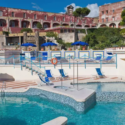 Hotel Royal Continental Hotels near Teatro Sannazaro