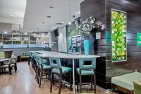 Holiday Inn SASKATOON DOWNTOWN by IHG - bar