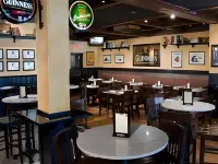 Seven Gables Inn, St. Louis West, a Tribute Portfolio Hotel - breakfast