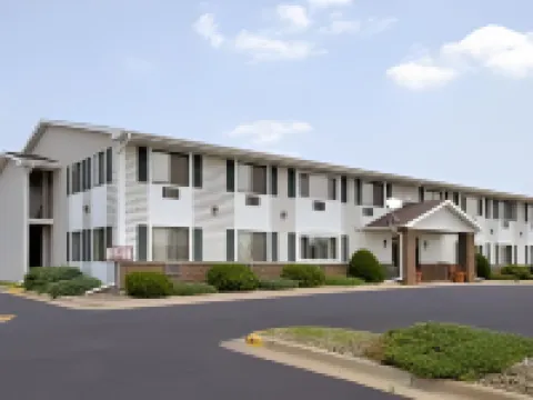 Super 8 by Wyndham Tomah Wisconsin Hoteles en Tomah