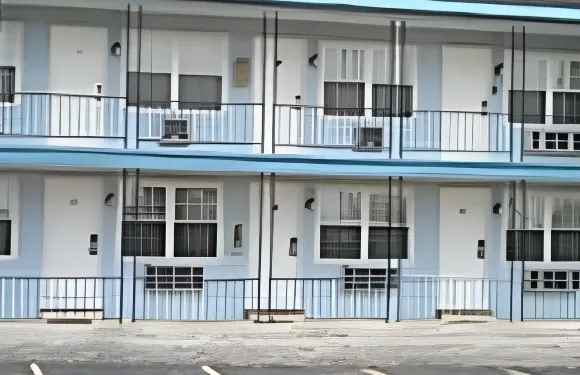 OYO塞內卡瀑布星光酒店