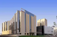 Mövenpick Hotel and Hotel Apartments Ghala Muscat Hôtels à proximité de : Al Mouj Marina مارينا الموج مسقط