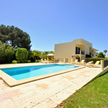 A Stylish Villa with a Private Pool, Short Drive from the Centre, Free AC & Wifi