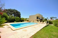 A Stylish Villa with a Private Pool, Short Drive from the Centre, Free AC & Wifi - Private Pool