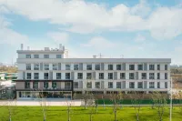 All Seasons Hotel (Nanjing Niushoushan Jiyin Avenue Subway Station) Hotels near PORTS