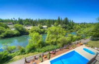 The Pine Lodge on Whitefish River Hotels in Whitefish
