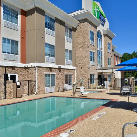 Holiday Inn Express & Suites CARTHAGE by IHG Отели в г. Панола