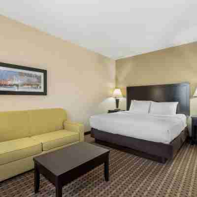 Best Western Pacific Inn Rooms