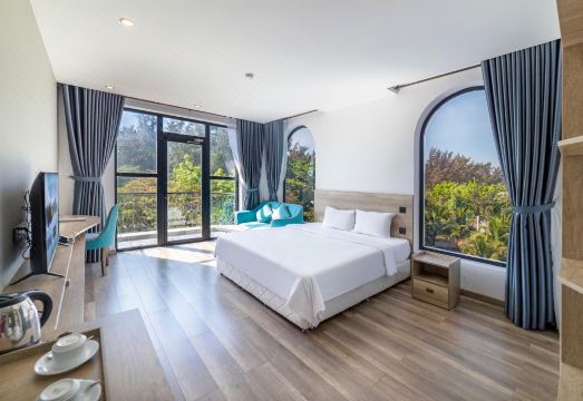 하피 호텔의 야외 수영장