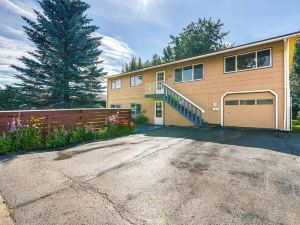 Cozy Apartment < 4 Miles to Downtown Anchorage!