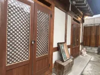 Jeonju Hanok Village under Mountain Pension