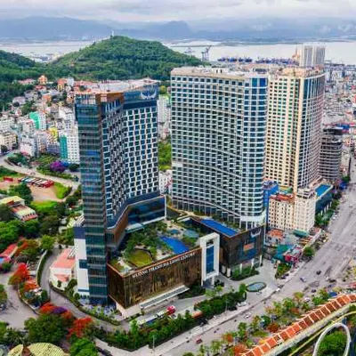 芒青豪華下龍中心II 鄰近下龍灣太陽世界主題公園的酒店