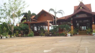 Mekong Paradise Resort Hotel dekat Bandara Internasional Pakse
