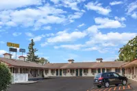 Travelodge by Wyndham Pioneer Villa Hotel di Harrisburg