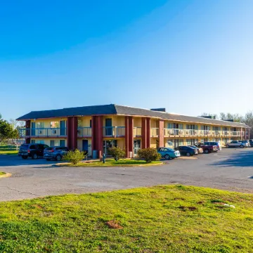 Castle Inn & Suites by OYO Chickasha