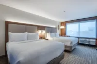 Holiday Inn & Suites Dallas-Addison Hotels near Greenhill School Softball Field