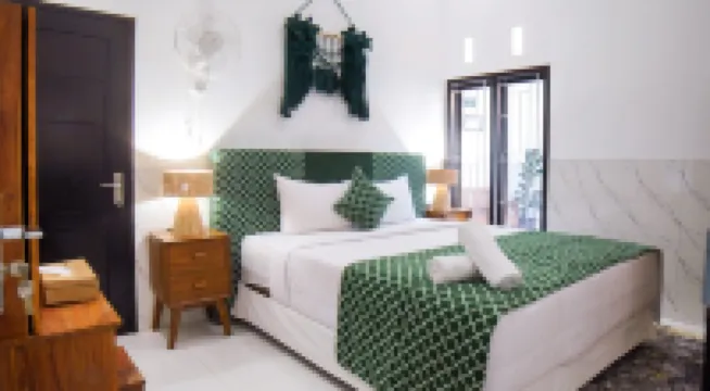 Almira Home Stay Banyuwangi Kota 3 Bedroom Syariah Hotels in Penganjuran