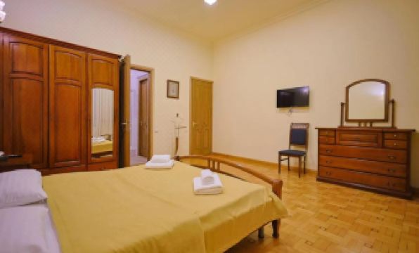 Manifest Restaurant and Hotel Gyumri - Housity