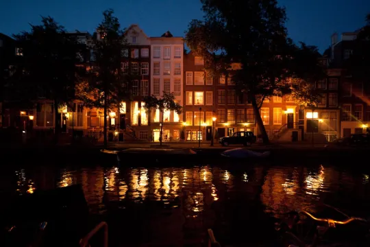 アンバサダー ホテルの外観の様子