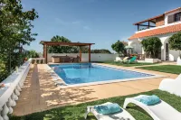 Villa V3 with Private Pool and Air Conditioning and Free Wifi Internet - Villa