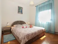 Bright apartment with garden and balcony Hotels in Galizana