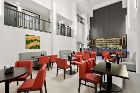 Latitude Suites, BW Premier Collection Отели в г. Тинтон-Фолс