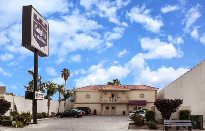 Howard Johnson by Wyndham Bakersfield