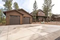 Scenic Golf Retreat With Modern Comforts & Fireplace 4 Bedroom Townhouse Hotel a Show Low