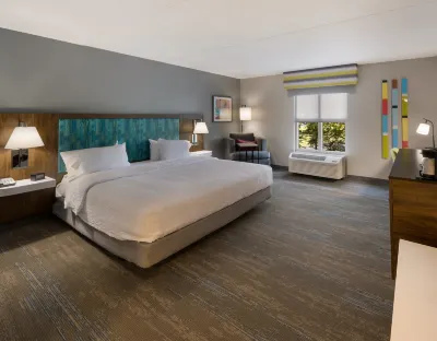 Hampton Inn & Suites Fredericksburg-at Celebrate Virginia Hotel dekat University of Mary Washington