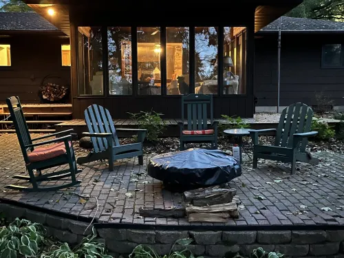 Cozy Home on Fox River w/ Outdoor Living  - 19 min  to EAA, 50 min to Lambeau Hotels in Omro