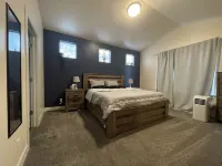 Mountain & City Getaway: 6BR, 2 Kitchens, 3 Bathrm