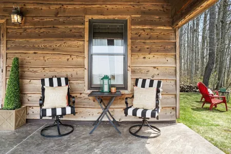 Adorable Cabin. Cozy & comfy. Coffee bar, firepit, horseshoes, hammock, grill Отели в г. Herkimer County