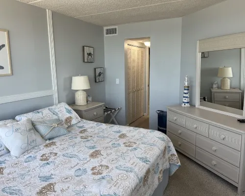 Oceanfront Getaway!! Relaxing Condo on the No-Drive Beach with a Pool, Hotels in Ponce Inlet