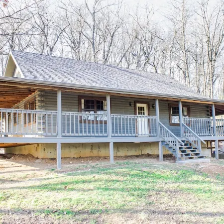 Gorgeous 5 Bedroom Log Home Less Than 5 Minutes From Chaumette And Charleville.
