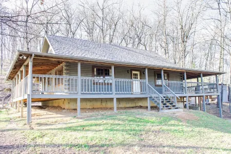 Gorgeous 5 Bedroom Log Home Less Than 5 Minutes From Chaumette And Charleville.