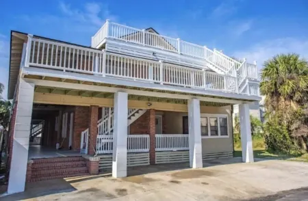 Charming Loverbirds Nest.  Steps from Sunkissesd Tybee Beach Pier and Pavilion