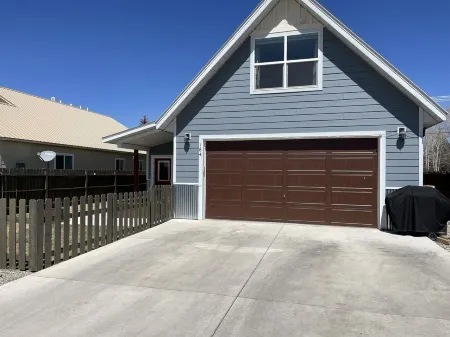 Cozy Gunnison Home