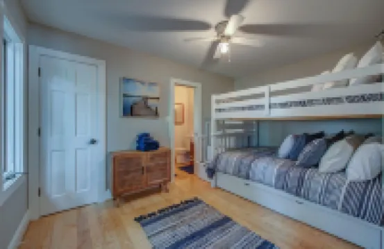 The Regatta-Waterfront Gem with Breathtaking Views & Guest House