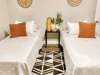 Modern 4 Bedroom Home 法倫酒店