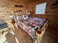 Mountain View Creekside Cabin on 12 Acres.