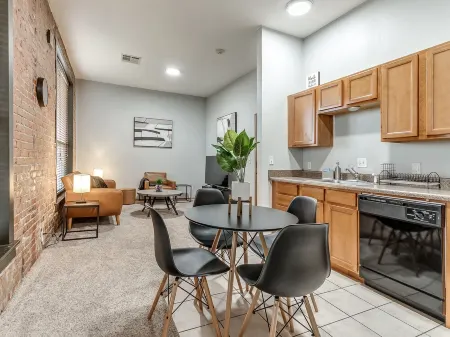 Loft in the heart of Downtown in Historic Building!