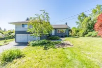 Spacious 8BR 4BA home, 5-min from SeaTac Int'l