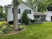 Delightful 5-bedroom house near Lake Delavan with AC, WiFi