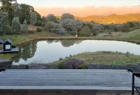Superb 3 bedroom villa overlooking dam and close to lake.